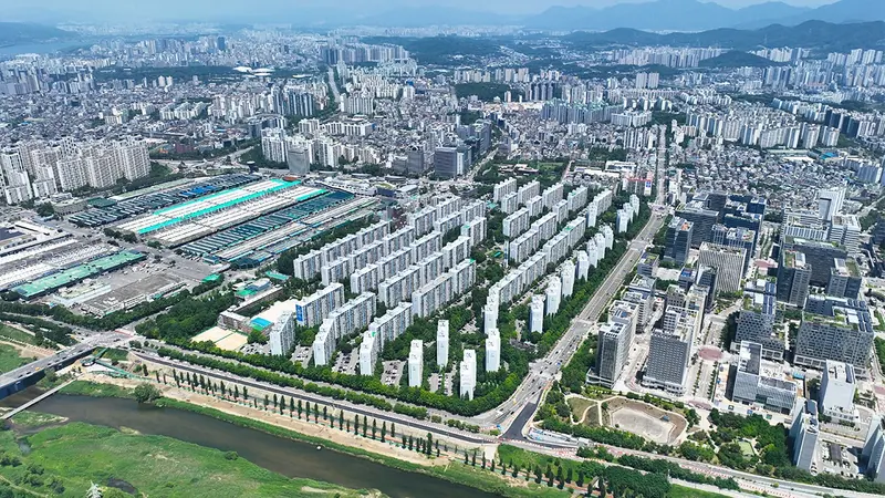 올림픽훼밀리타운 항공 전경 · 탄천변